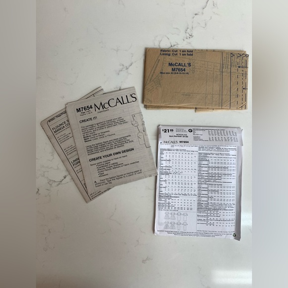 3/$30 ✨ McCall Patterns Miss Petite Dresses - Picture 6 of 7